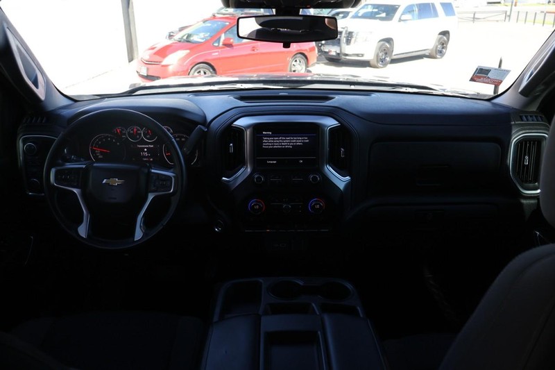 Chevrolet Silverado 1500 Vehicle Full-screen Gallery Image 25