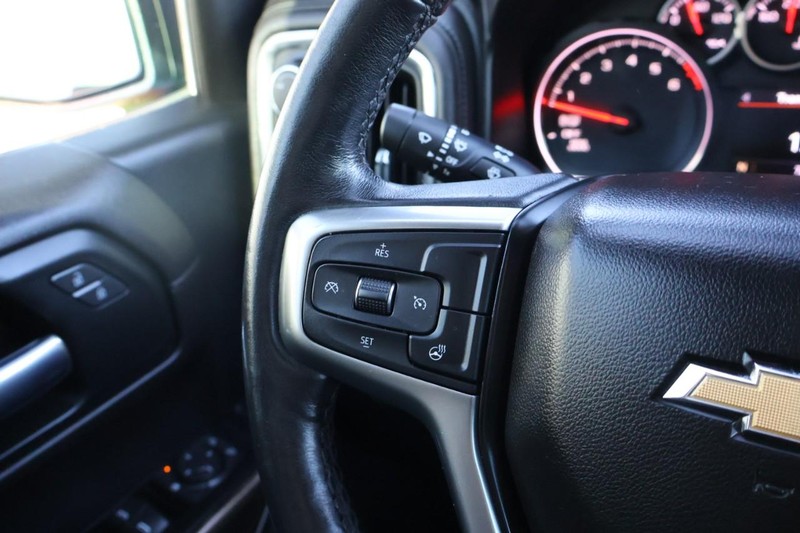 Chevrolet Silverado 1500 Vehicle Full-screen Gallery Image 28