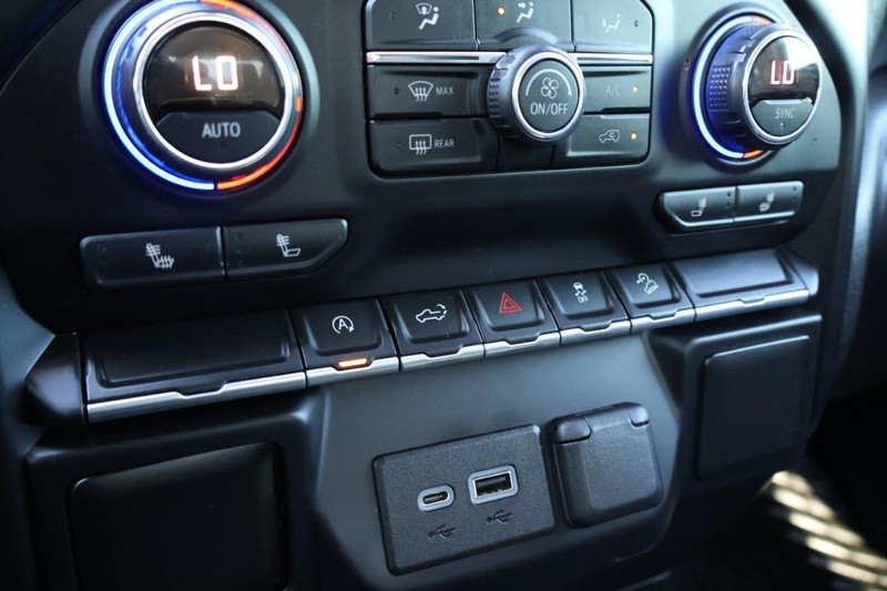 Chevrolet Silverado 1500 Vehicle Full-screen Gallery Image 36