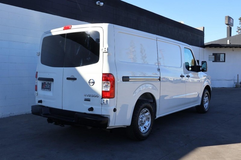 Nissan NV Cargo Vehicle Full-screen Gallery Image 06