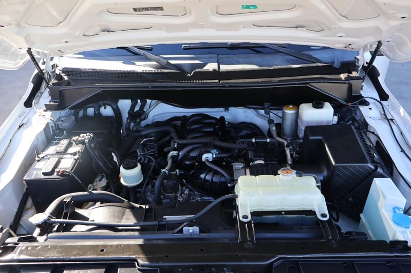 Nissan NV Cargo Vehicle Full-screen Gallery Image 17