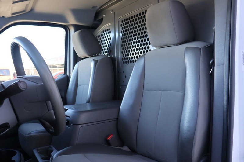Nissan NV Cargo Vehicle Full-screen Gallery Image 22