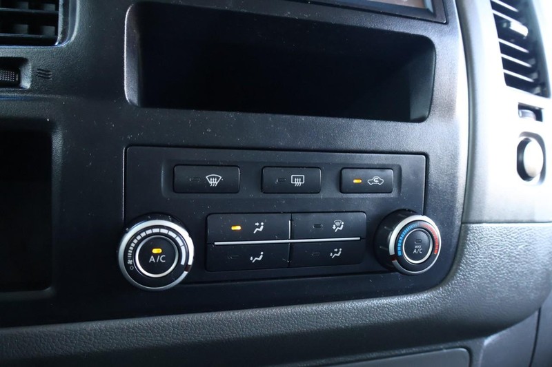 Nissan NV Cargo Vehicle Full-screen Gallery Image 33