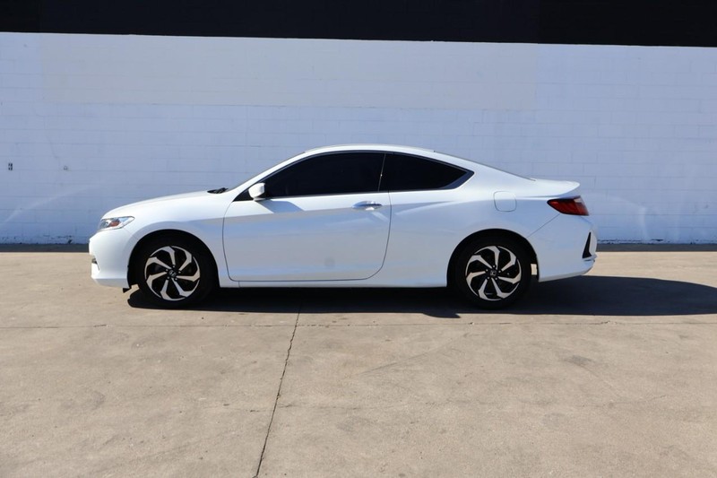 Honda Accord Coupe Vehicle Full-screen Gallery Image 11