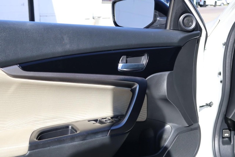 Honda Accord Coupe Vehicle Full-screen Gallery Image 15