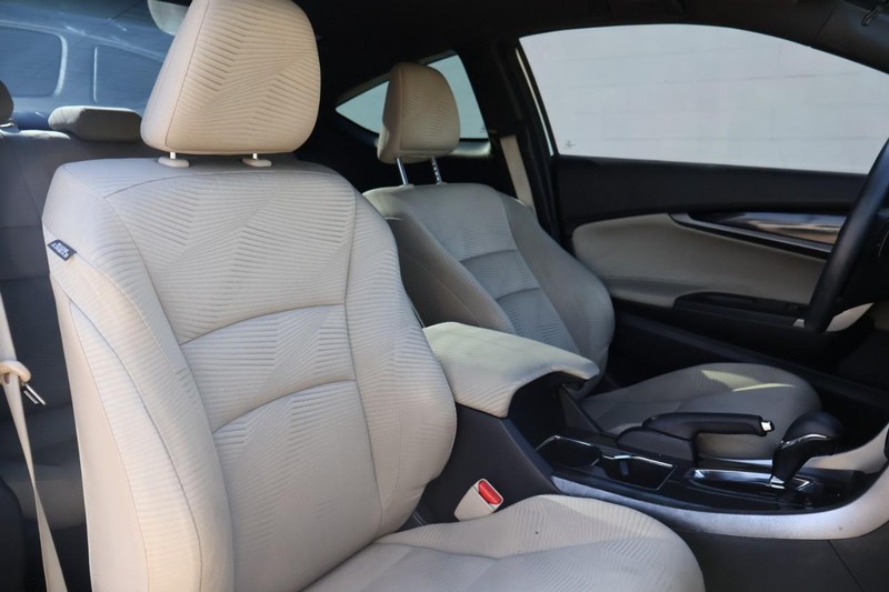 Honda Accord Coupe Vehicle Full-screen Gallery Image 20