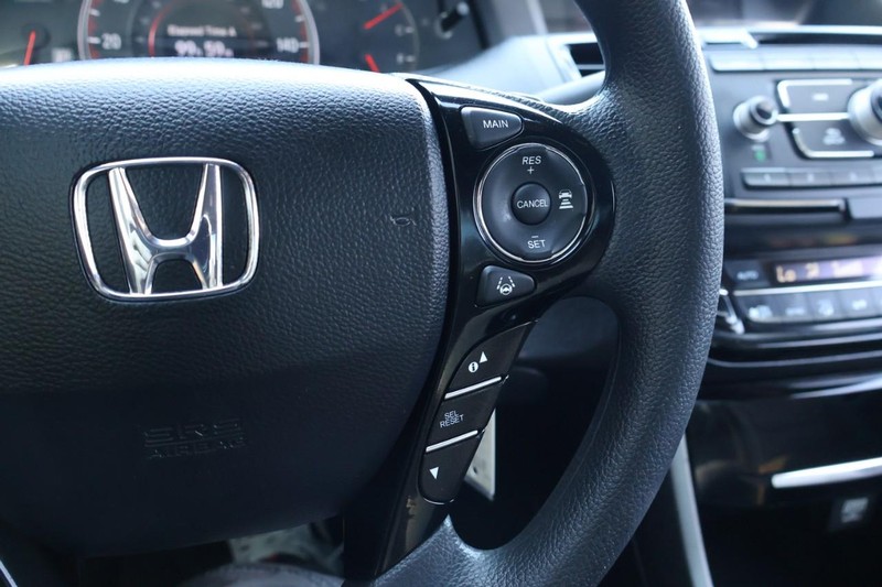 Honda Accord Coupe Vehicle Full-screen Gallery Image 26