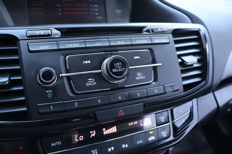 Honda Accord Coupe Vehicle Full-screen Gallery Image 29