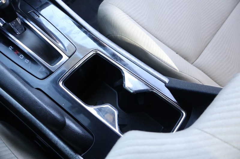 Honda Accord Coupe Vehicle Full-screen Gallery Image 32