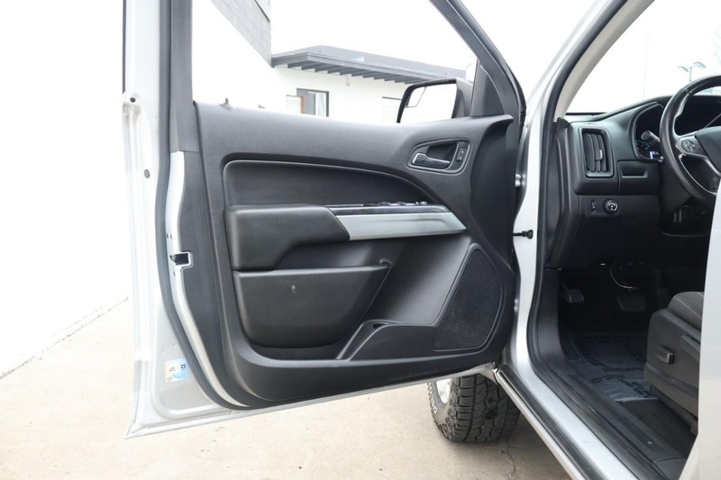 Chevrolet Colorado Vehicle Full-screen Gallery Image 16