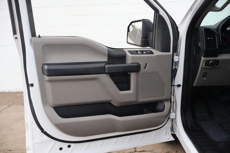 Ford F-150 Vehicle Full-screen Gallery Image 15