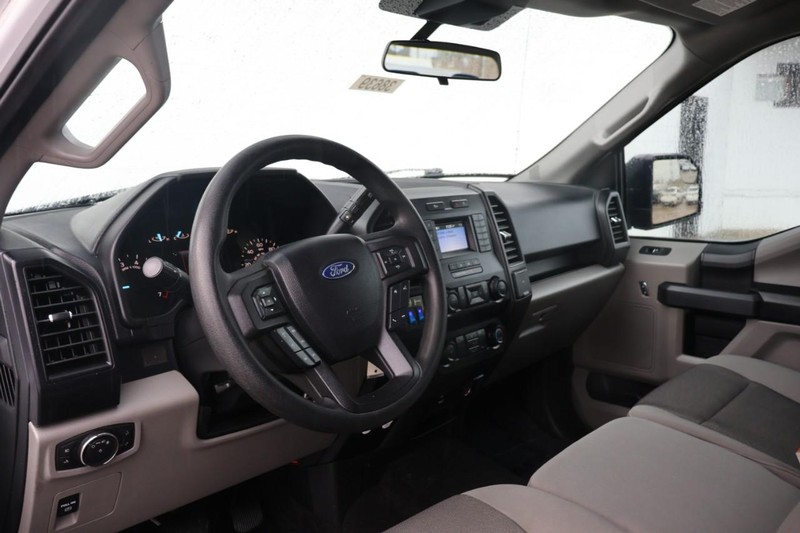 Ford F-150 Vehicle Full-screen Gallery Image 17
