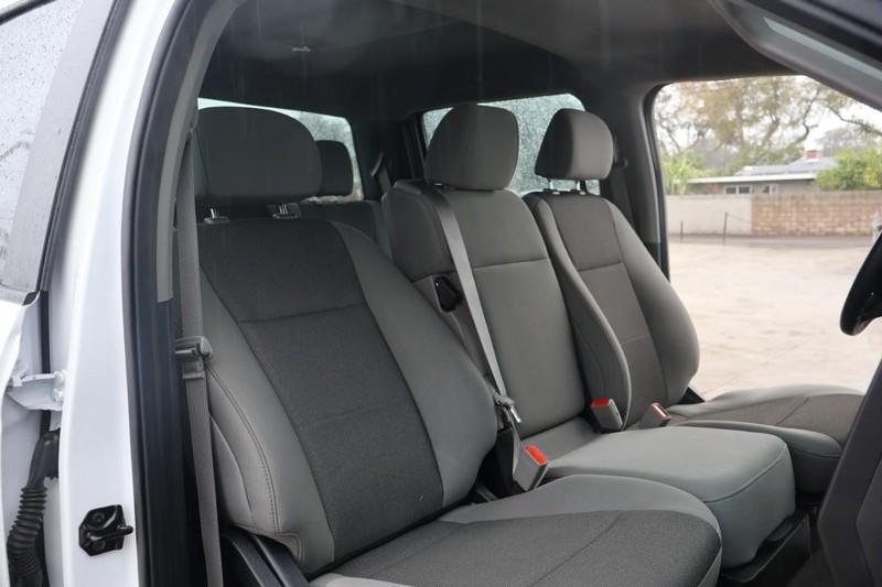 Ford F-150 Vehicle Full-screen Gallery Image 21