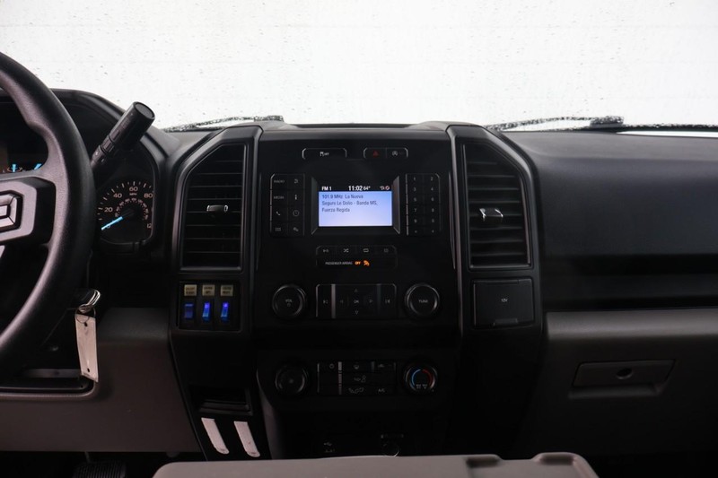 Ford F-150 Vehicle Full-screen Gallery Image 28