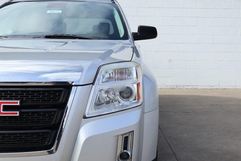 GMC Terrain Vehicle Full-screen Gallery Image 03