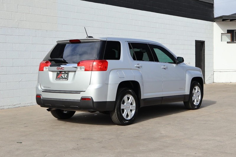 GMC Terrain Vehicle Full-screen Gallery Image 05