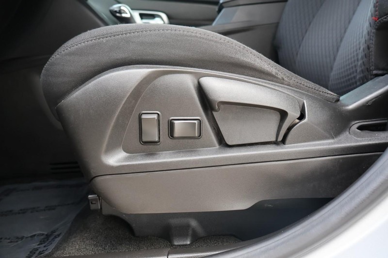 GMC Terrain Vehicle Full-screen Gallery Image 16