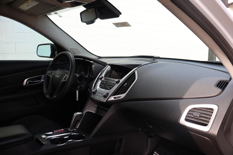 GMC Terrain Vehicle Full-screen Gallery Image 19