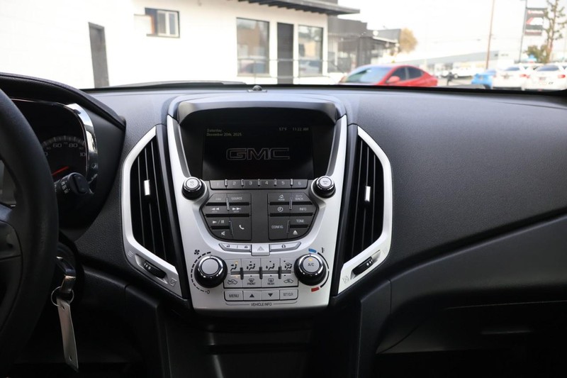 GMC Terrain Vehicle Full-screen Gallery Image 27