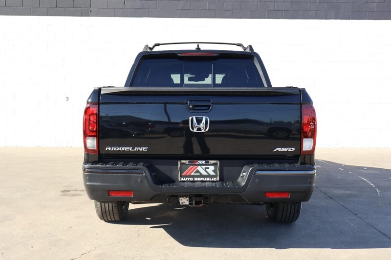 Honda Ridgeline Vehicle Full-screen Gallery Image 06
