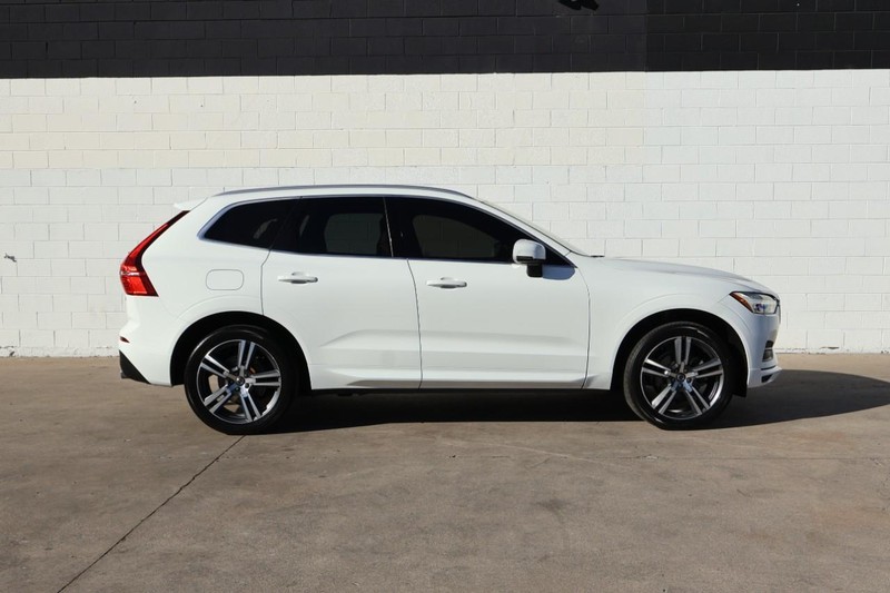 Volvo XC60 Vehicle Full-screen Gallery Image 04