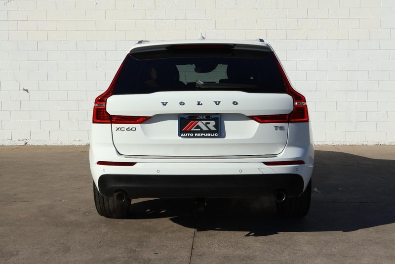 Volvo XC60 Vehicle Full-screen Gallery Image 06