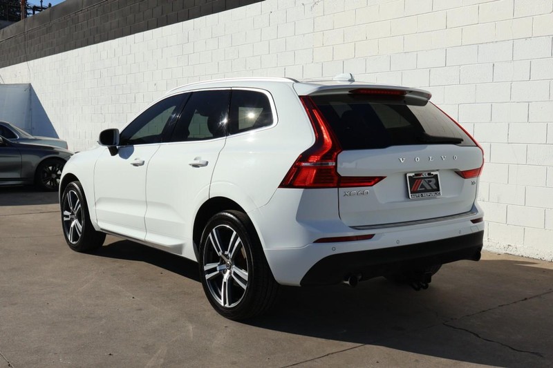 Volvo XC60 Vehicle Full-screen Gallery Image 11