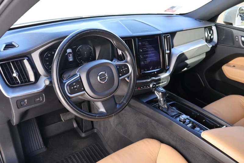 Volvo XC60 Vehicle Full-screen Gallery Image 18