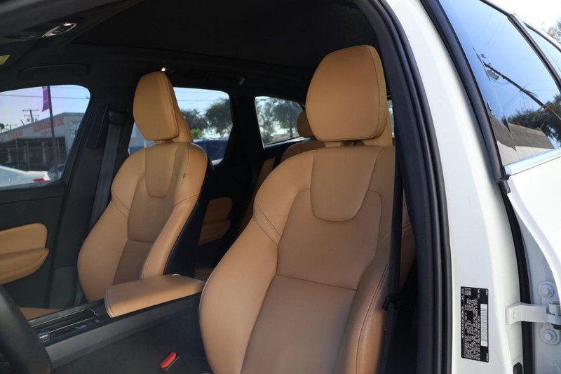 Volvo XC60 Vehicle Full-screen Gallery Image 19