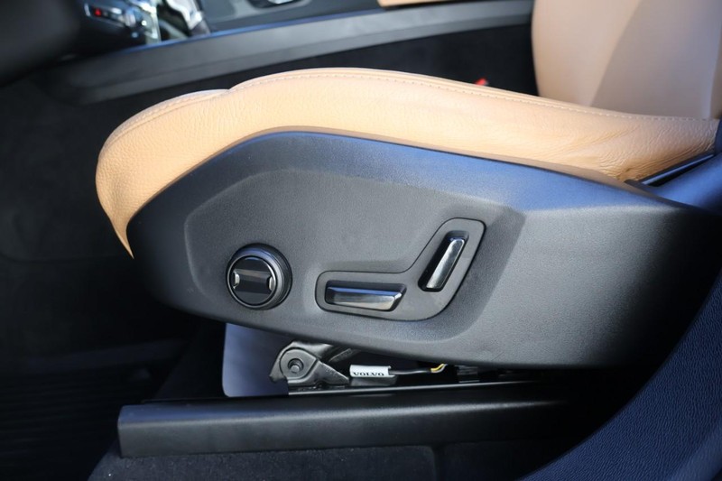 Volvo XC60 Vehicle Full-screen Gallery Image 21