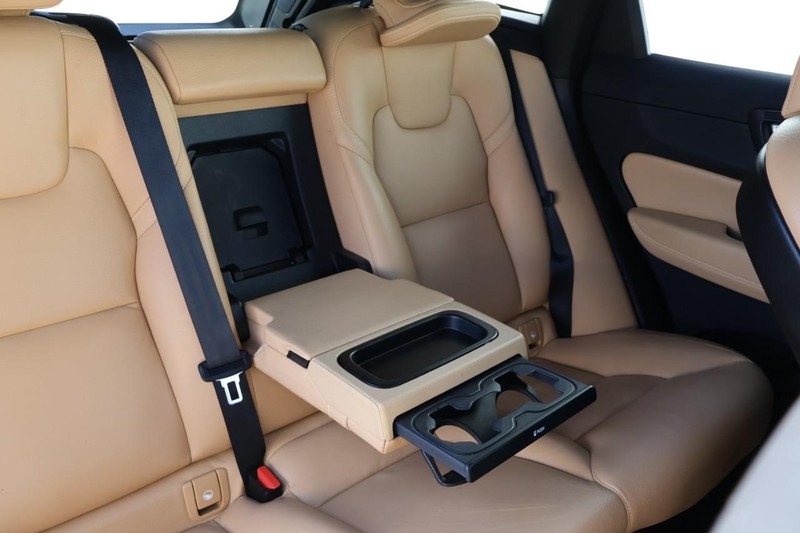 Volvo XC60 Vehicle Full-screen Gallery Image 27