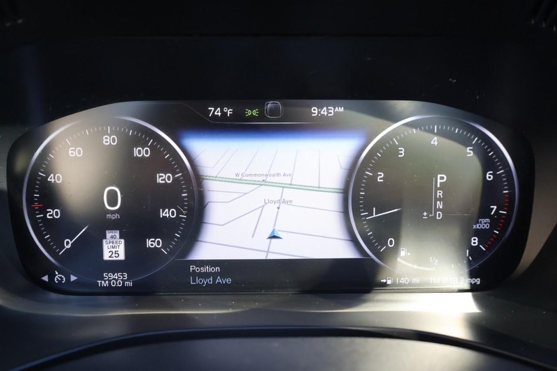 Volvo XC60 Vehicle Full-screen Gallery Image 29