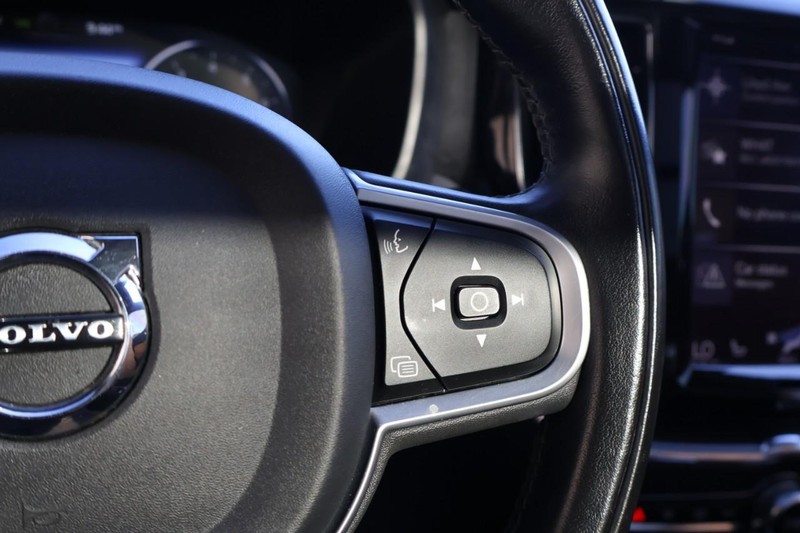 Volvo XC60 Vehicle Full-screen Gallery Image 32