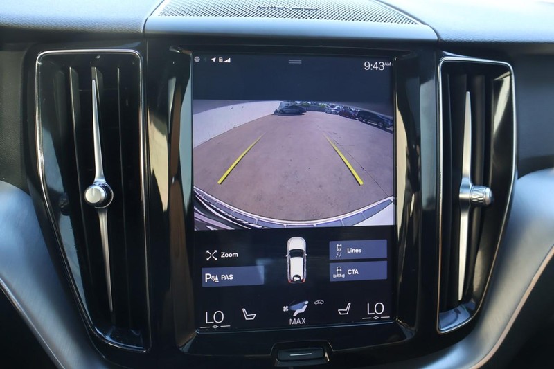 Volvo XC60 Vehicle Full-screen Gallery Image 35