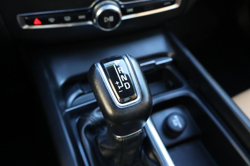 Volvo XC60 Vehicle Full-screen Gallery Image 37