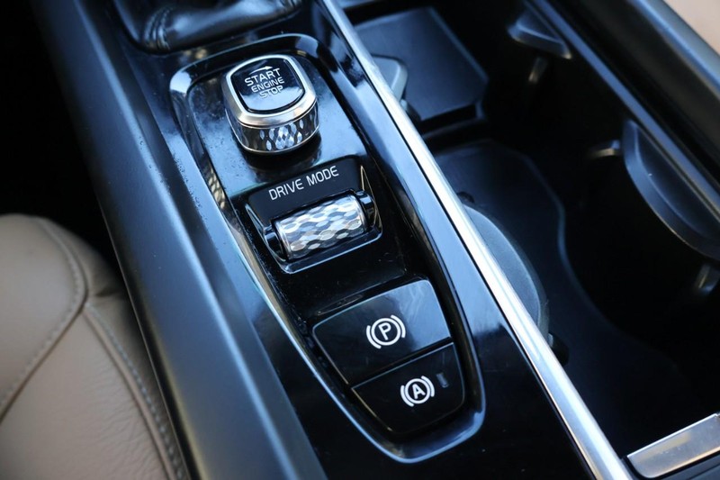 Volvo XC60 Vehicle Full-screen Gallery Image 38