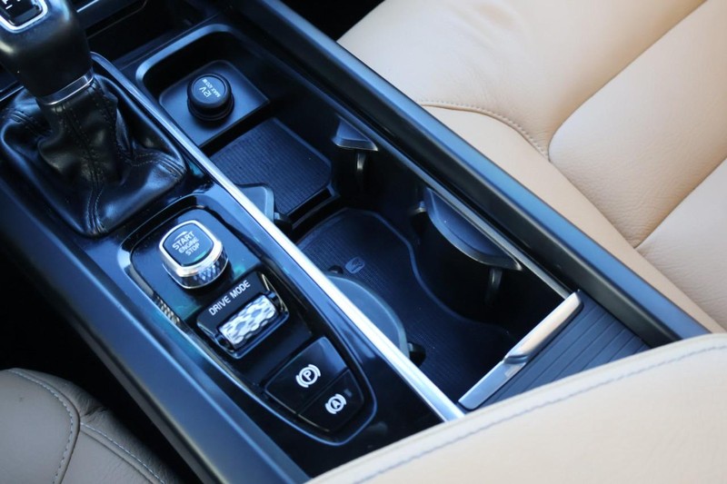 Volvo XC60 Vehicle Full-screen Gallery Image 39