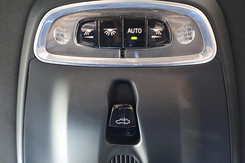 Volvo XC60 Vehicle Full-screen Gallery Image 40