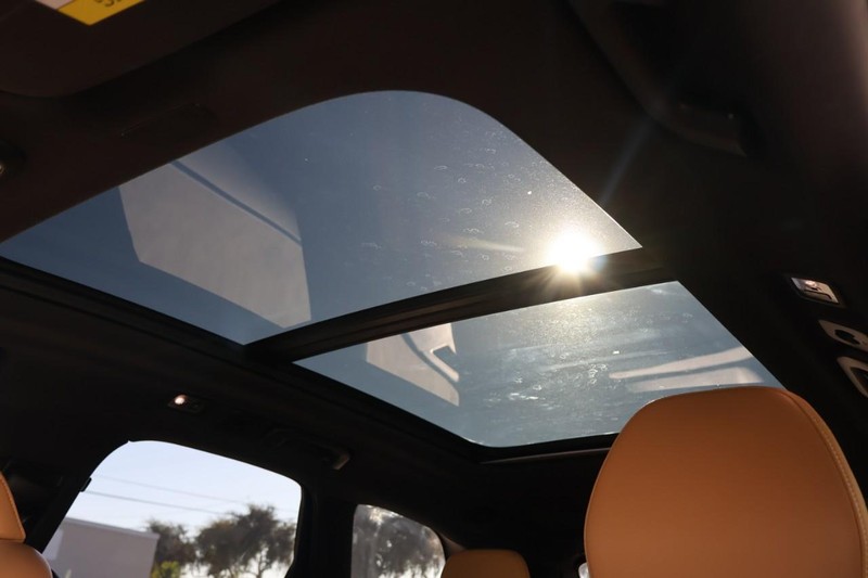 Volvo XC60 Vehicle Full-screen Gallery Image 41