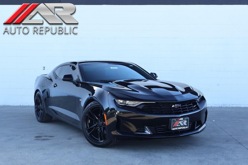 Chevrolet Camaro Vehicle Full-screen Gallery Image 01