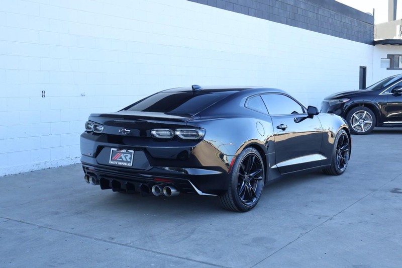 Chevrolet Camaro Vehicle Full-screen Gallery Image 05