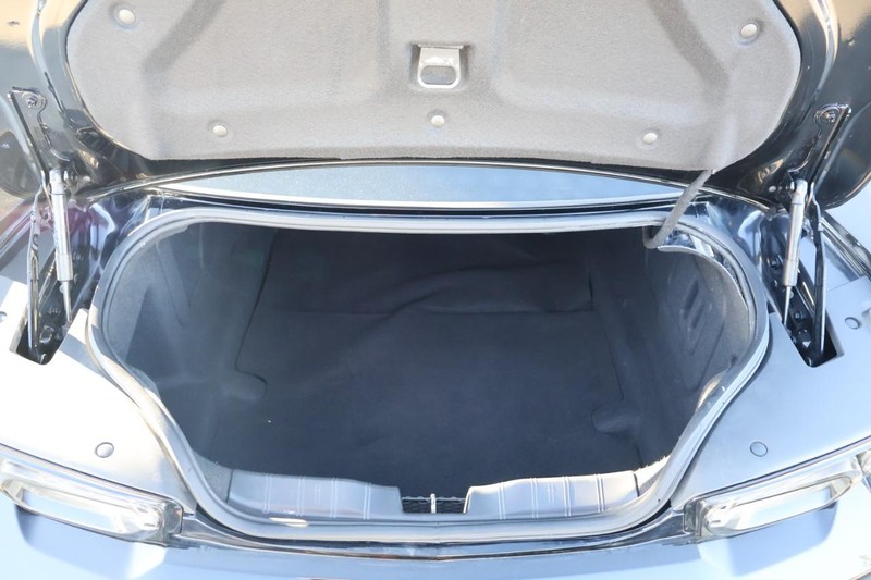 Chevrolet Camaro Vehicle Full-screen Gallery Image 09