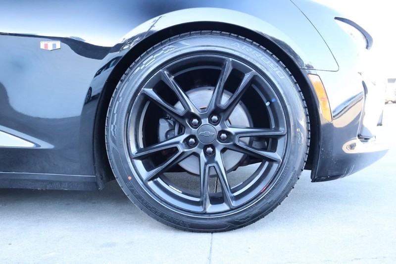 Chevrolet Camaro Vehicle Full-screen Gallery Image 13