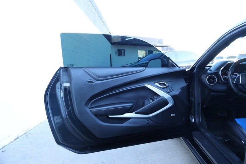 Chevrolet Camaro Vehicle Full-screen Gallery Image 14