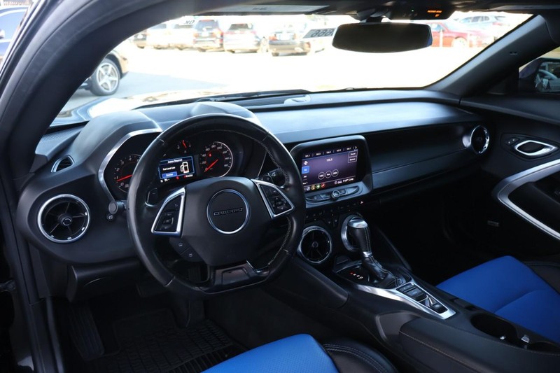 Chevrolet Camaro Vehicle Full-screen Gallery Image 16