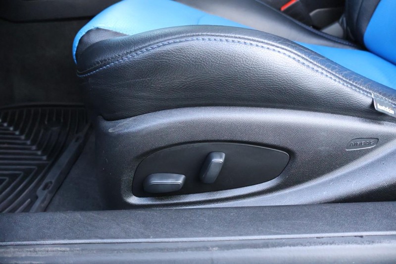 Chevrolet Camaro Vehicle Full-screen Gallery Image 17