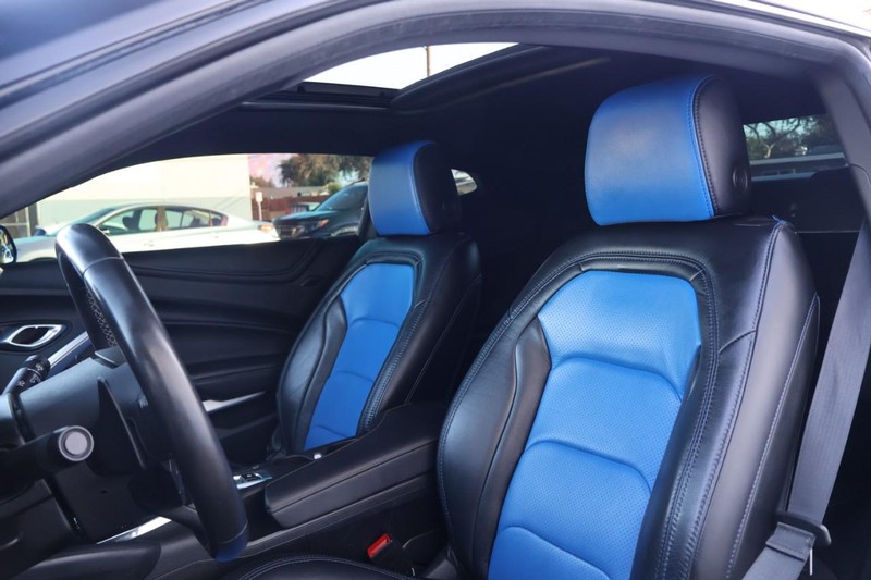 Chevrolet Camaro Vehicle Full-screen Gallery Image 18