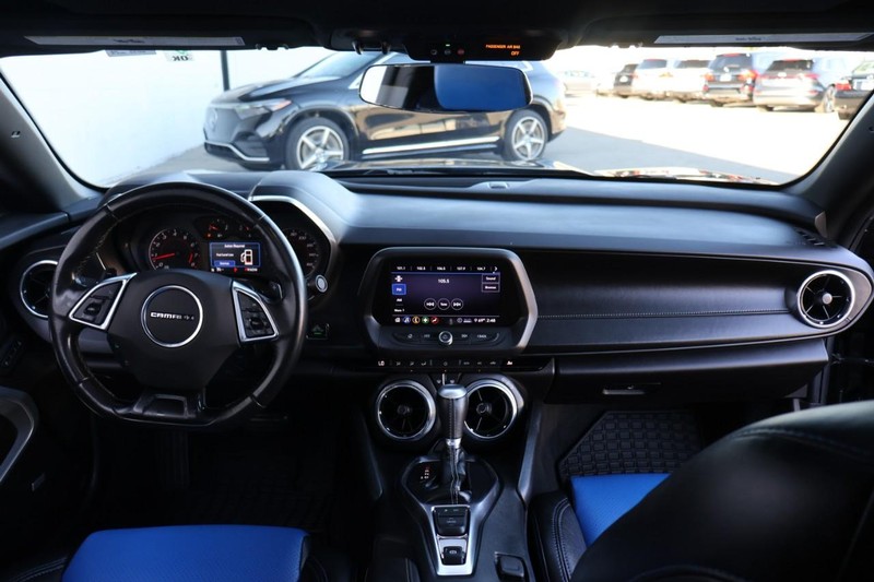 Chevrolet Camaro Vehicle Full-screen Gallery Image 23