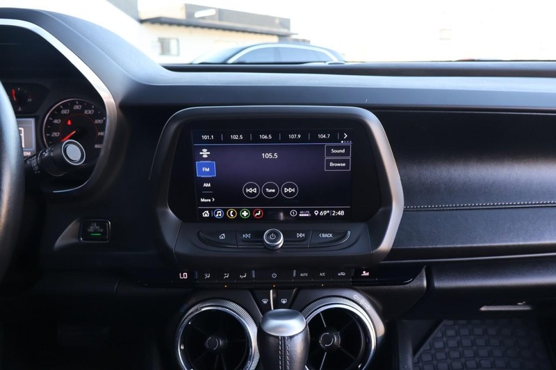 Chevrolet Camaro Vehicle Full-screen Gallery Image 28