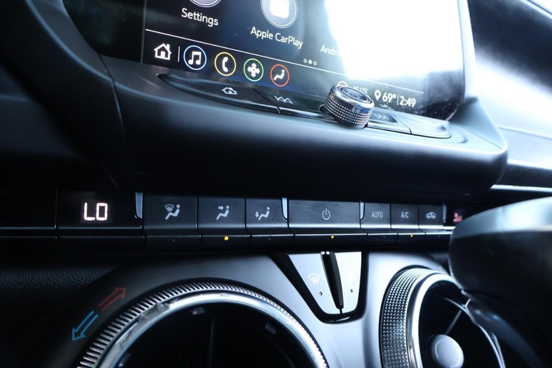 Chevrolet Camaro Vehicle Full-screen Gallery Image 31